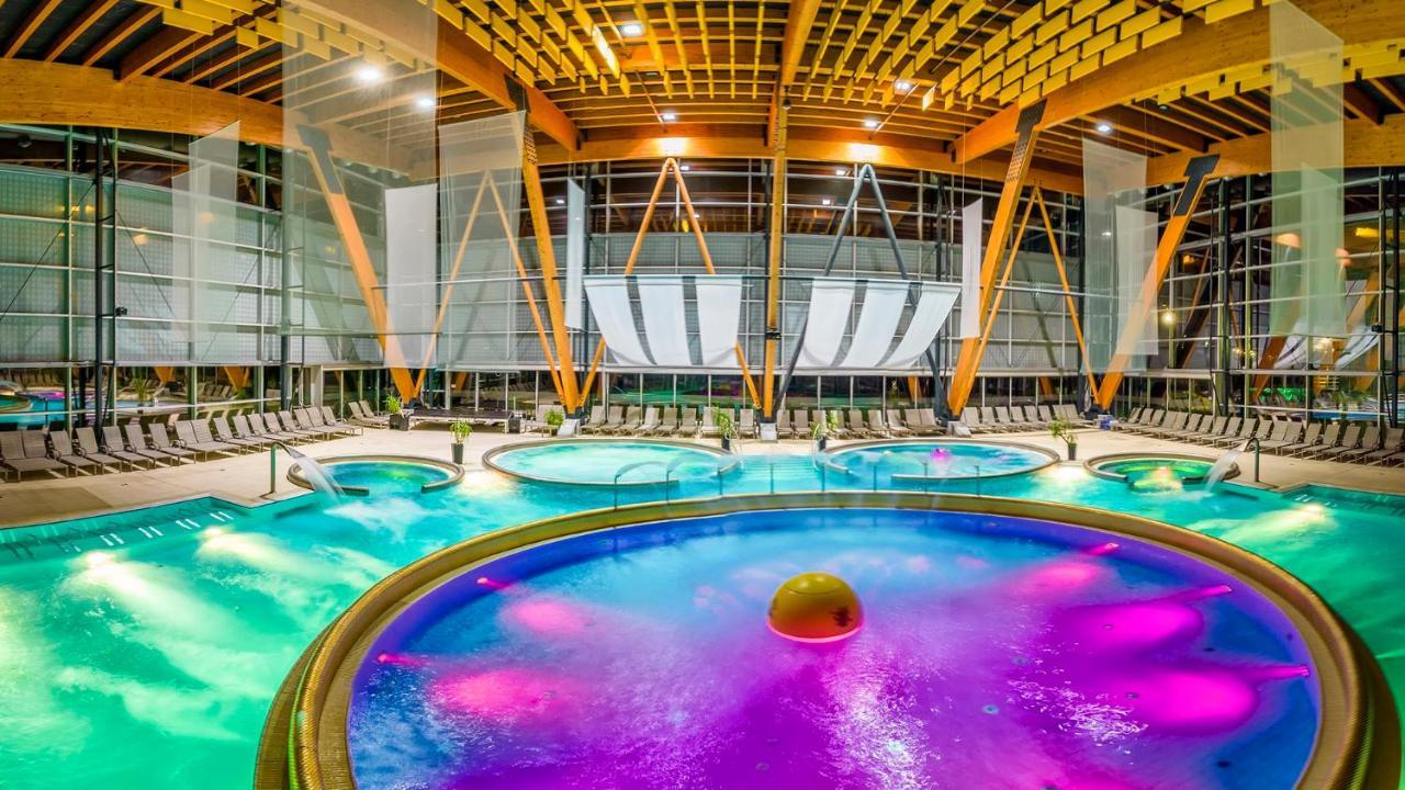 Hotel Aquacity Seasons Poprad Ngoại thất bức ảnh
