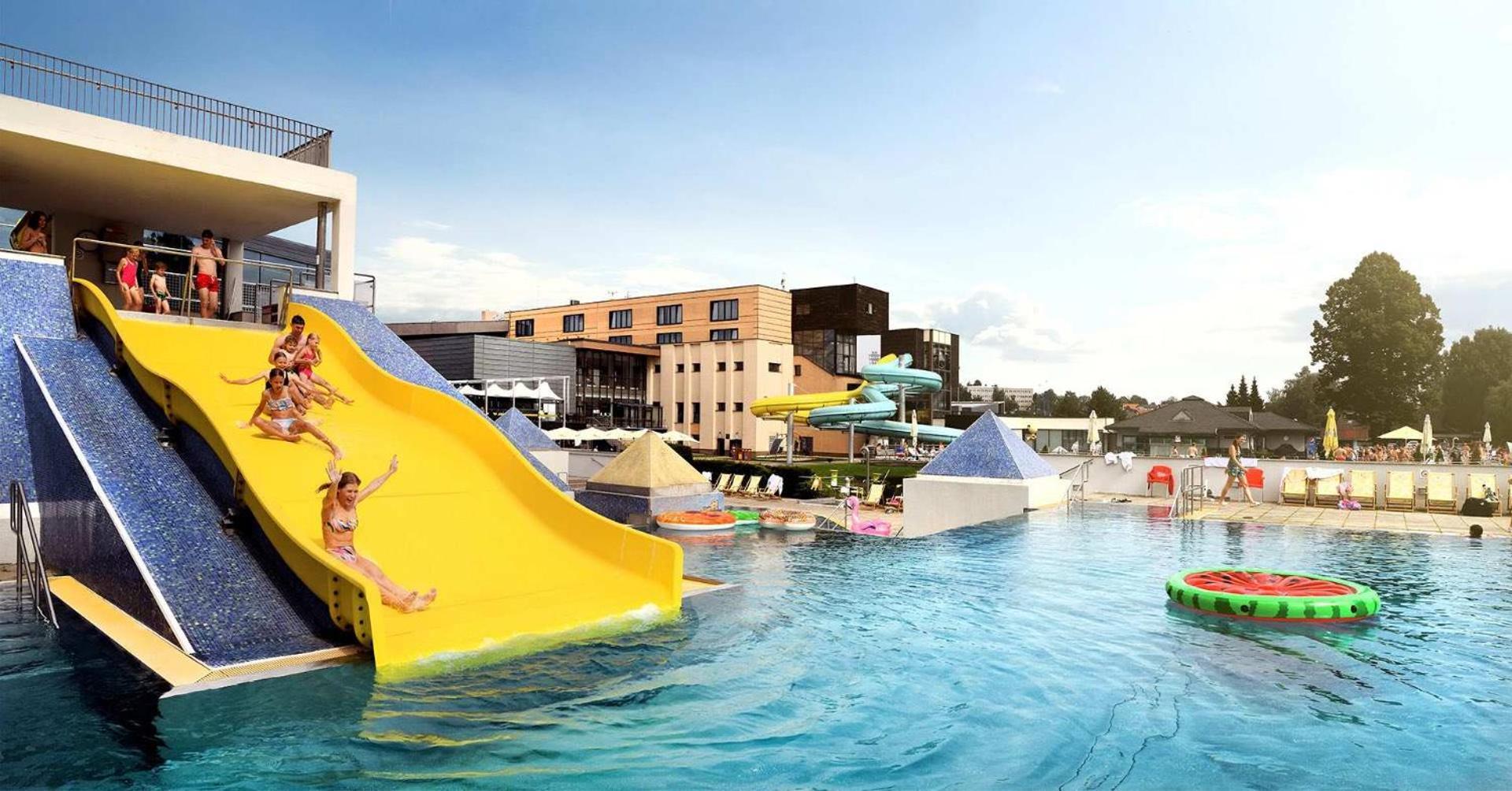 Hotel Aquacity Seasons Poprad Ngoại thất bức ảnh