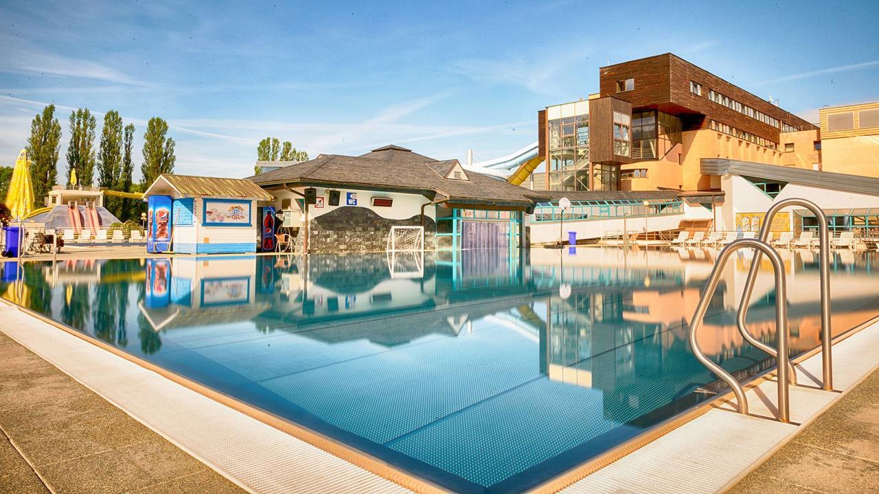 Hotel Aquacity Seasons Poprad Ngoại thất bức ảnh