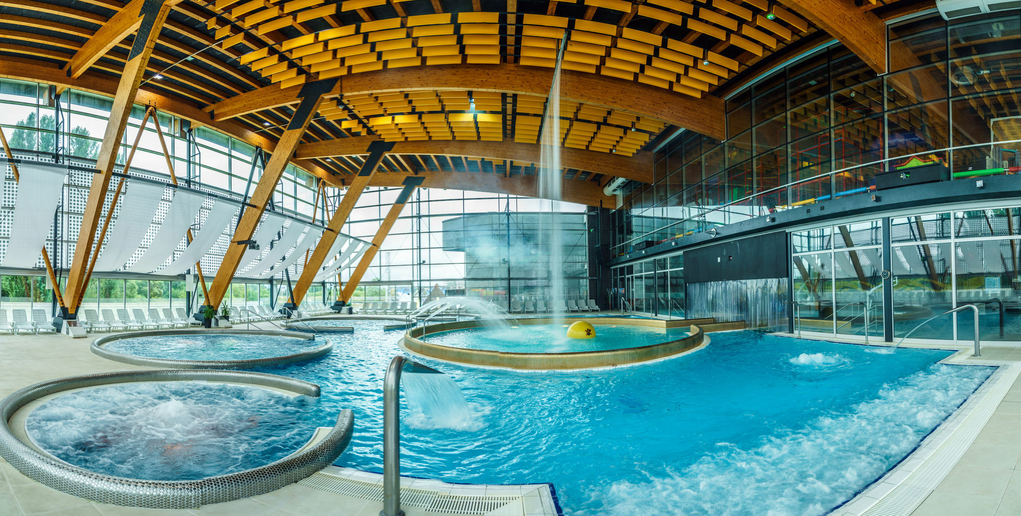 Hotel Aquacity Seasons Poprad Ngoại thất bức ảnh
