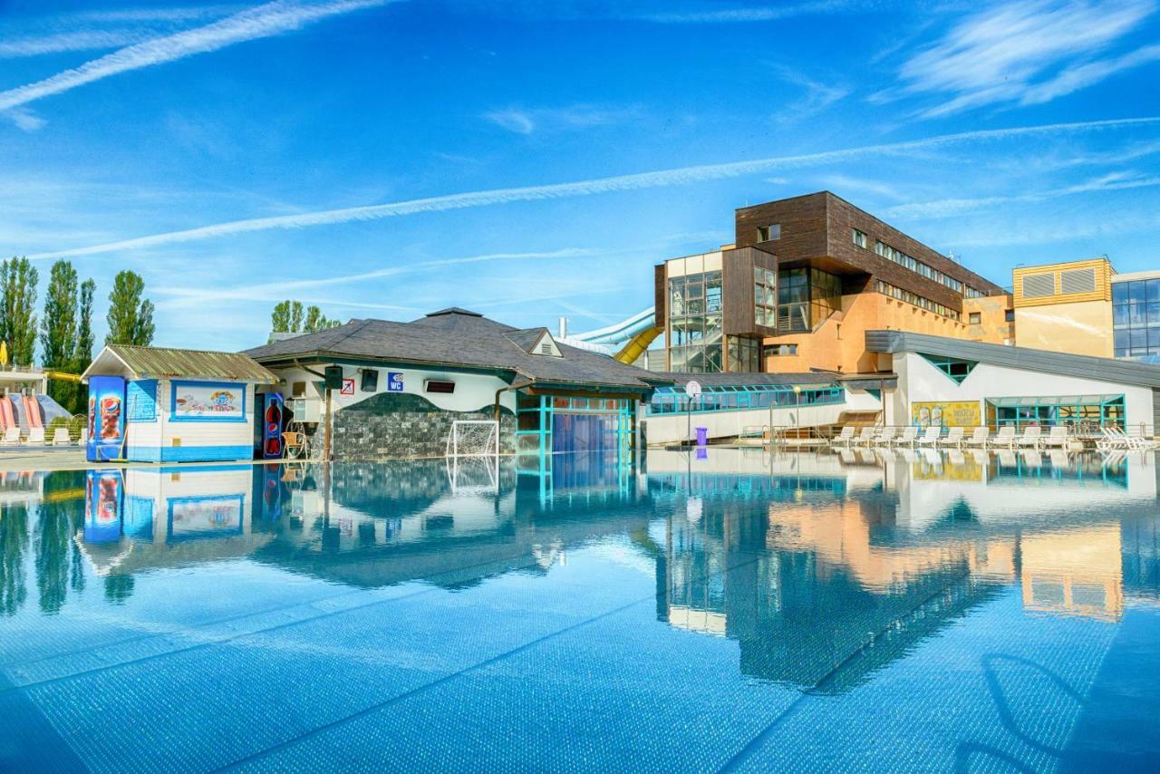 Hotel Aquacity Seasons Poprad Ngoại thất bức ảnh